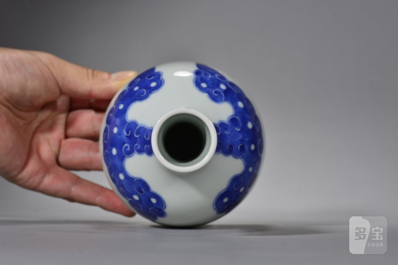 清晚期 青花螭龙纹摇铃尊 - 图6